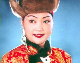 МУГЖ Ц.Чулуунцэцэг: “Ном уншдаг хүн дандаа залуугаараа байдаг”